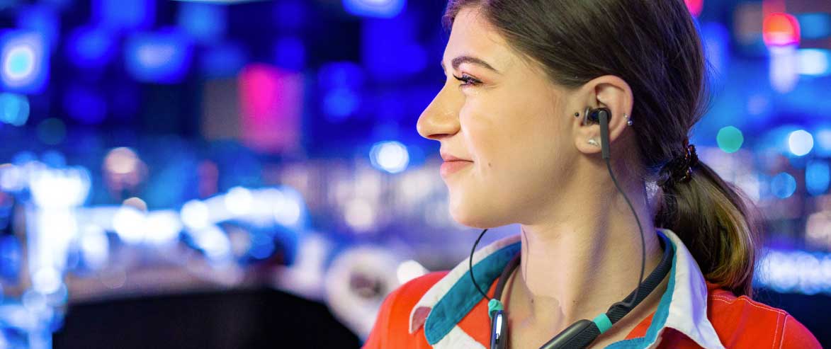 Les animateurs du Futuroscope se protègent de la fatigue auditive avec des écouteurs innovants