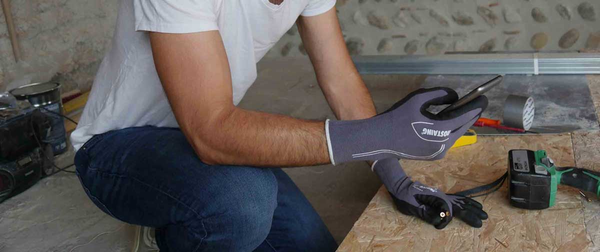 Rostaing lance des gants innovants conçus pour les utilisateurs connectés