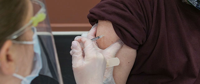 Les médecins du travail ont réalisé plus de 26 000 injections du vaccin Astrazeneca 