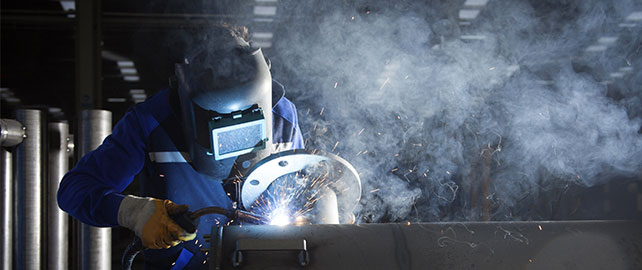 Risques chimiques : des subventions pour se prémunir des émanations de fumées et de peinture au travail 