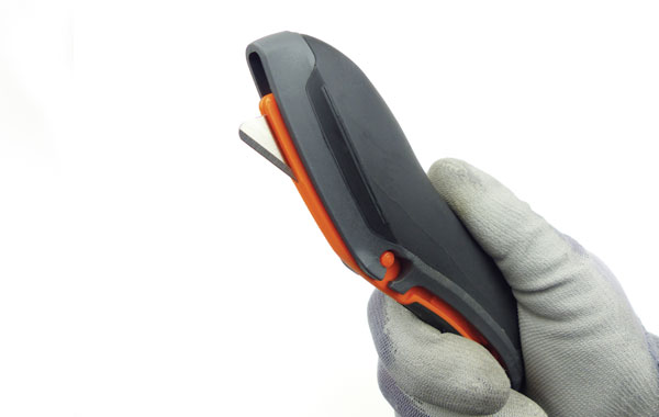 Couteau de sécurité en bi-matière et à lame rétractable - QUAIRIE