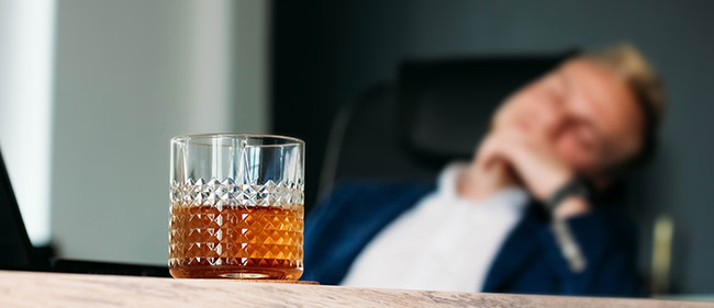 Alcool : comment prévenir les ADDICTIONS en milieu professionnel ?